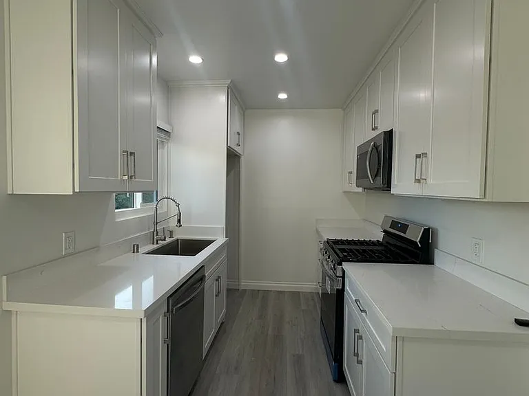 Villa Park Estates Apartments — Photo 14