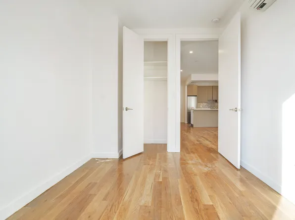 138-25 Barclay Avenue image 15 of 20