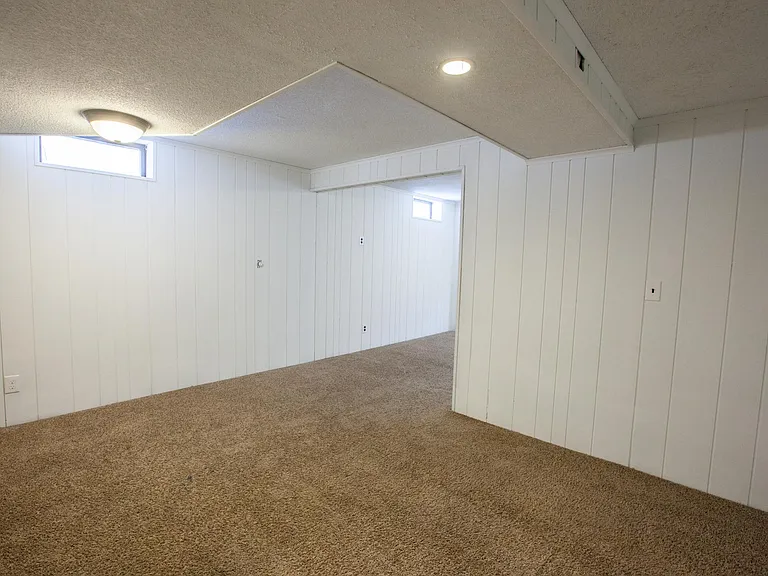 Bonus room. Can be used as 5th bedroom but doesn't have door or closet