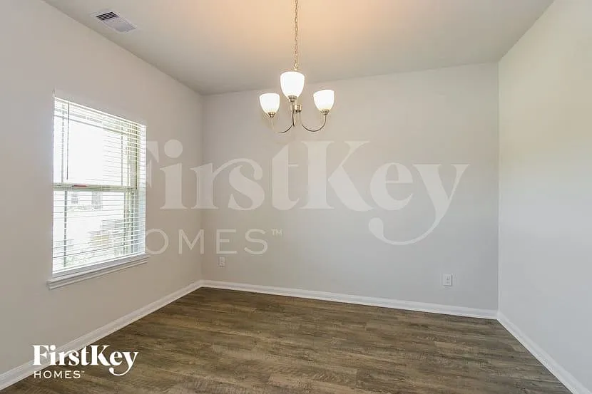 4 bed, 3.0 bath, 2366 sqft, $2,115 — Photo 4