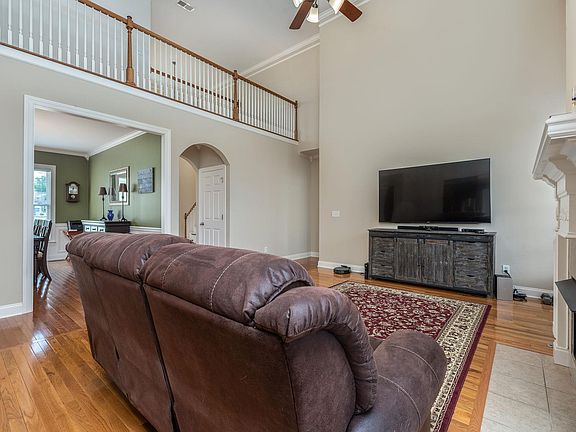 3rd image of 834 Old Jefferson Pike