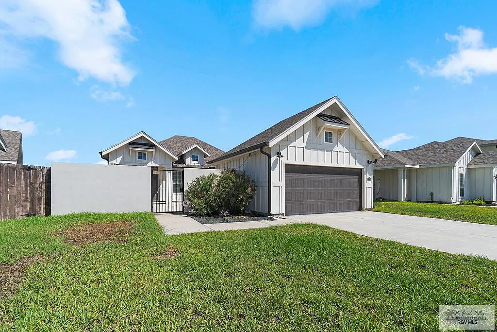 3 bed, 2.5 bath, 1676 sqft, $2,500 — Photo 1