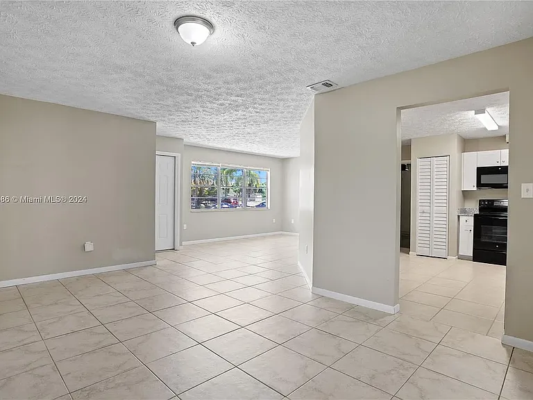 170 NW Curry St — Photo 16