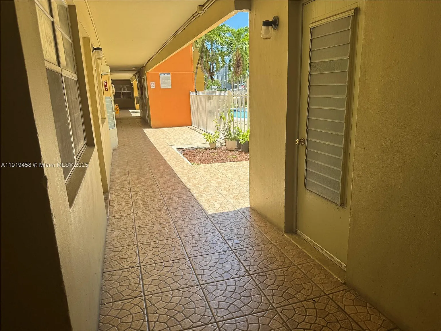 The Palms 51 Condo — Photo 2