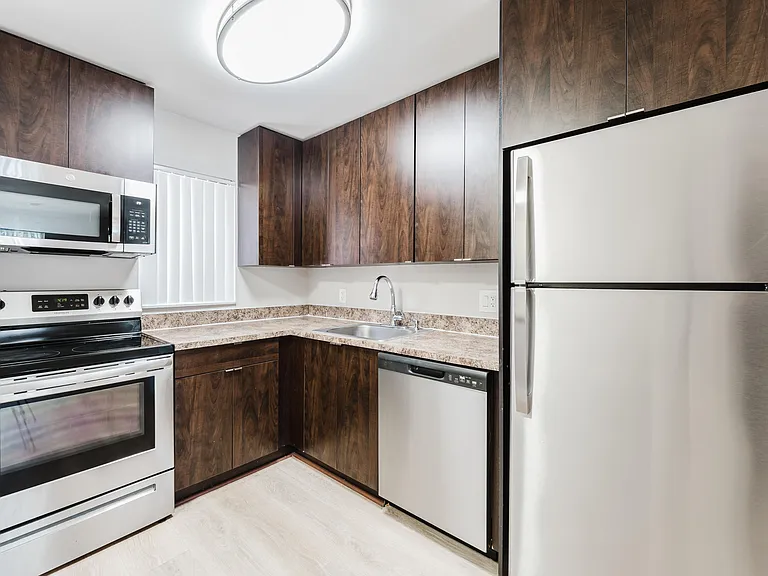 650 SW 2nd Ave #252 — Photo 4