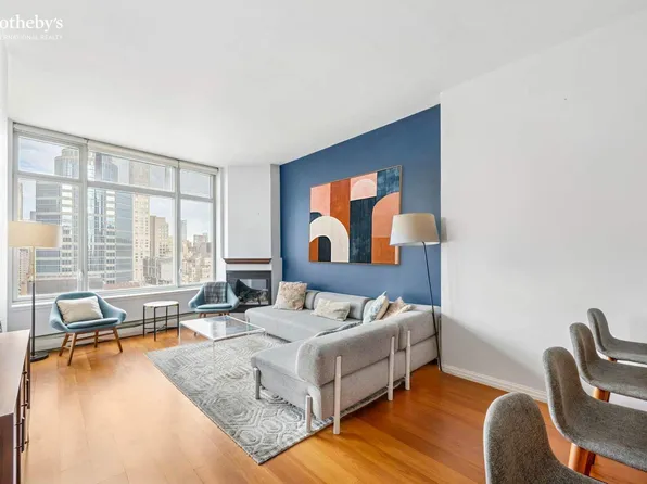 205 East 59th Street image 1 of 17