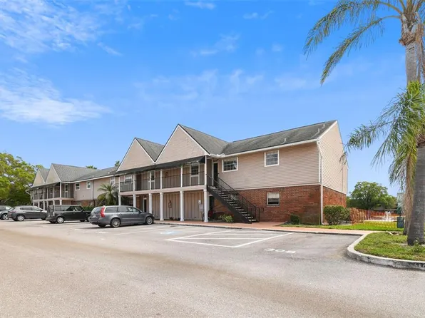 200 Country Club Dr APT 308, Largo, FL 33771