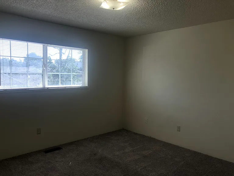 1005 SW Puff Ln — Photo 4