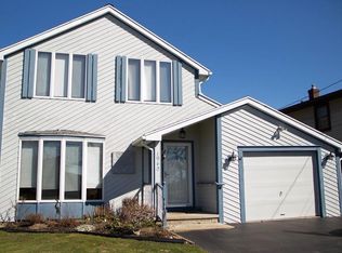 1940 Edgemere Dr, Rochester, NY 14612