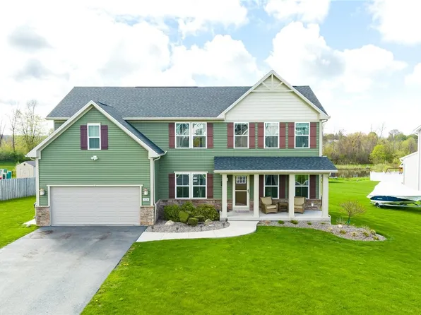 1824 Halesworth Ln, Ontario, NY 14519