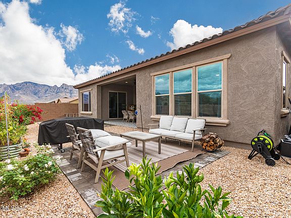 2nd image of 685 E Romsdalen Rd