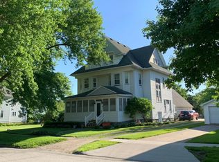 406 S Locust St, Winfield, IA 52659