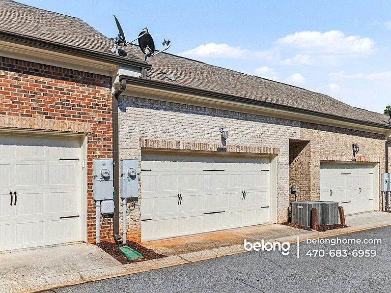 8005 Pierpoint Ln — Photo 2
