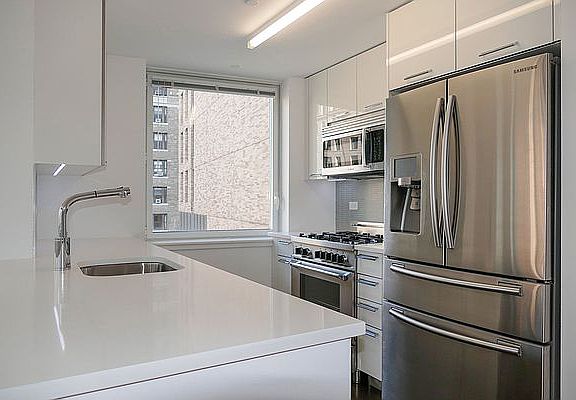 5th image of 227 W 77th St APT 7K