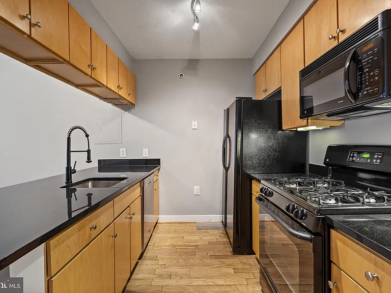 1117 10th St NW #202 — Photo 7