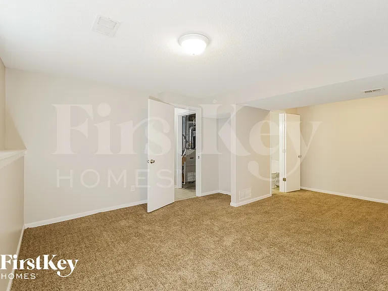 208 S Darrowby Dr — Photo 16