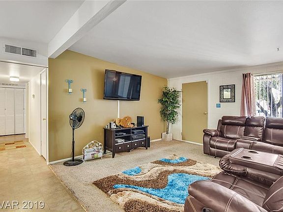 3rd image of 3025 La Canada St