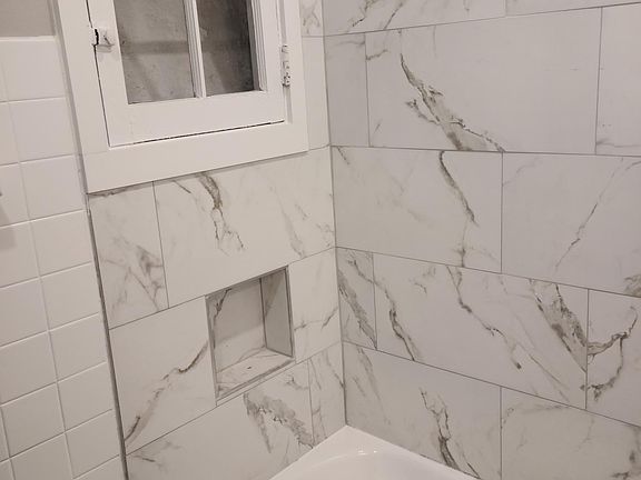 2nd image of 646 W Park Ln #1