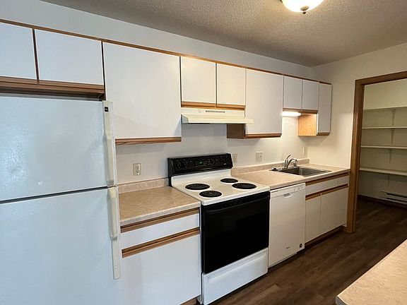3rd image of 260 Murdock St #10909303
