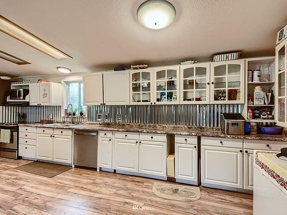 Kitchen with tons of Storage>