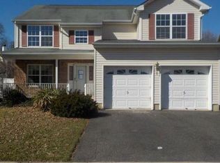 5 York Dr, Helmetta, NJ 08828