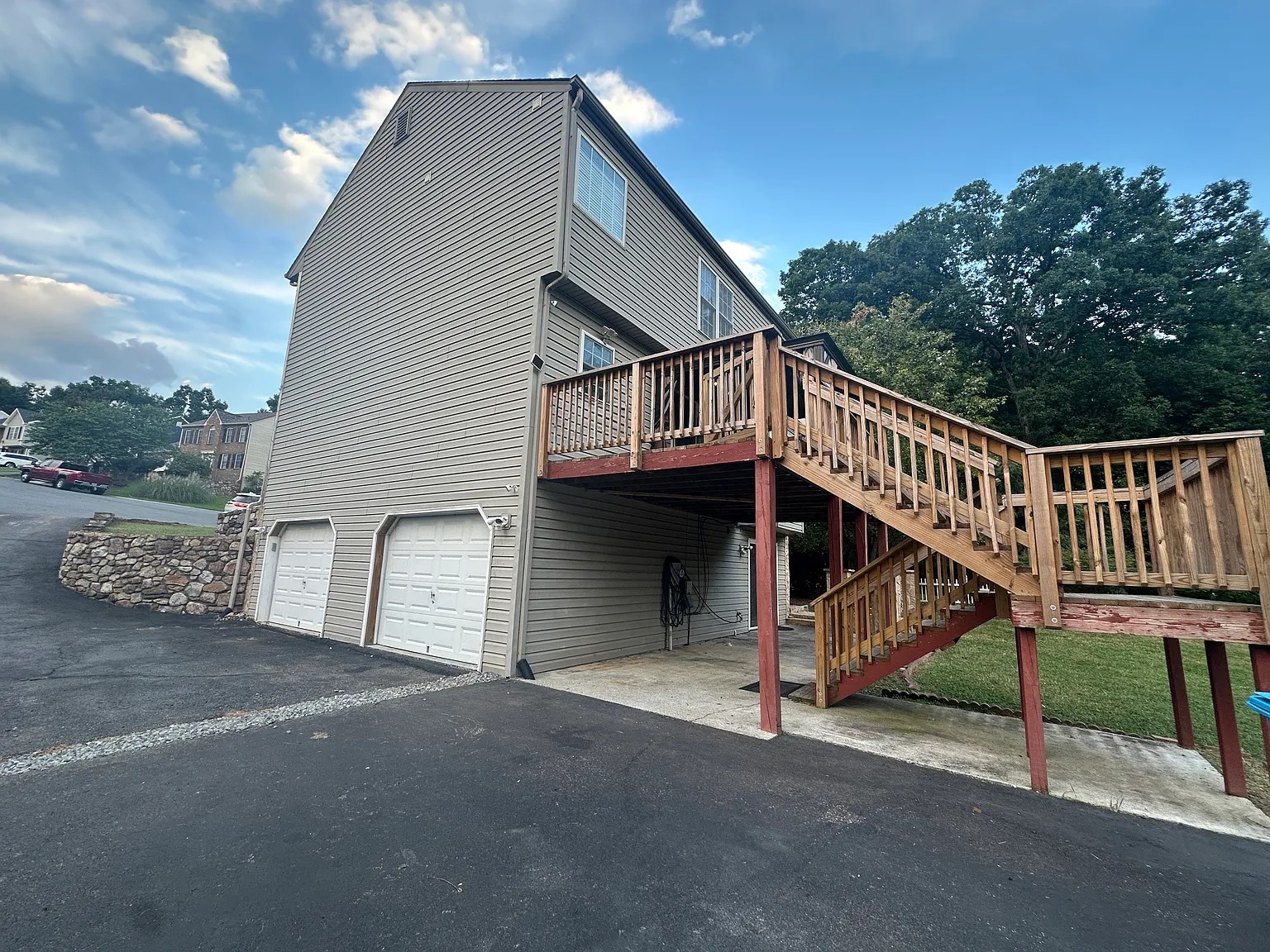 5 bed, 2.5 bath, 3040 sqft, $3,500 — Photo 2