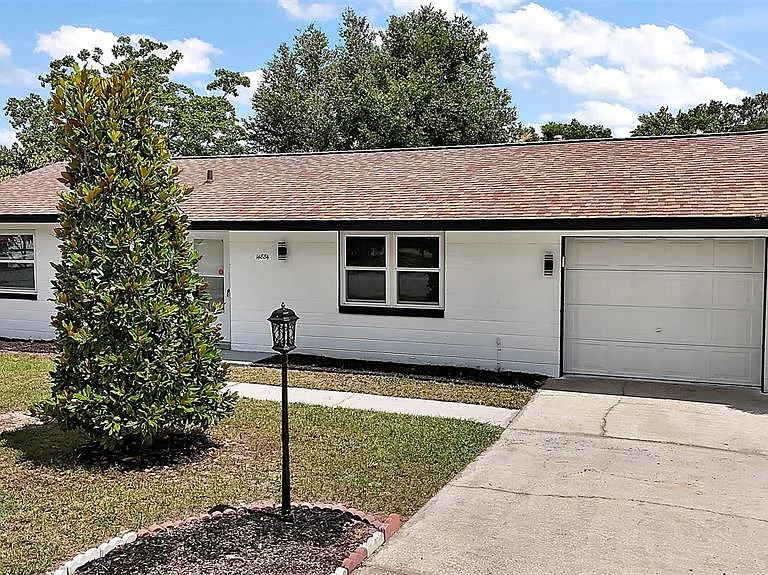 14884 SW 35th Cir — Photo 3