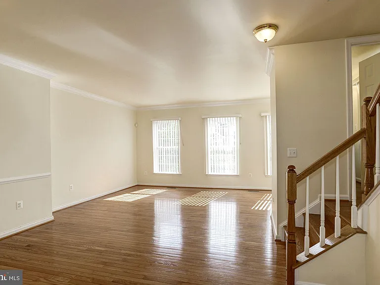 750 Monument Ave — Photo 11