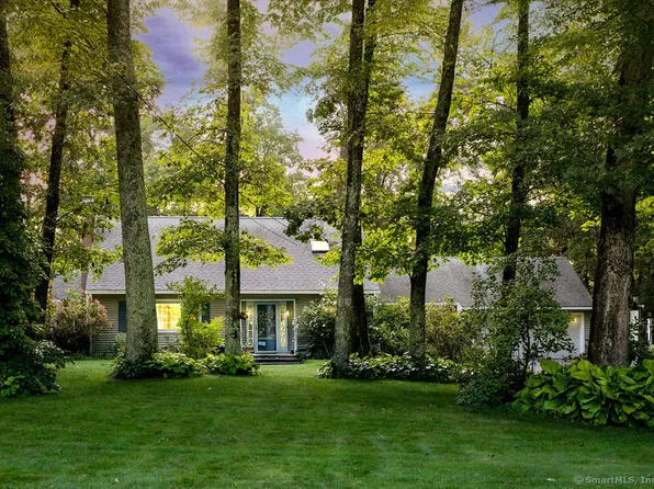 15 Farmstead Lane, Simsbury, CT 06092