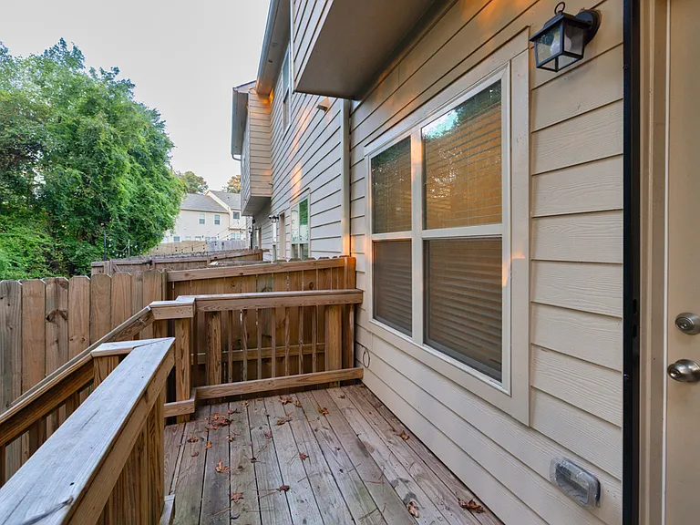 2570 Castellan Dr — Photo 43