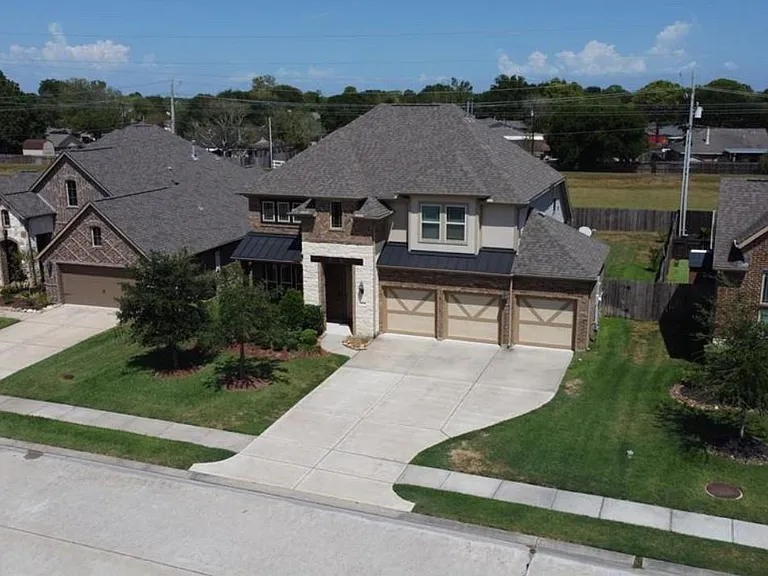 1327 Graham Trace Ln — Photo 1