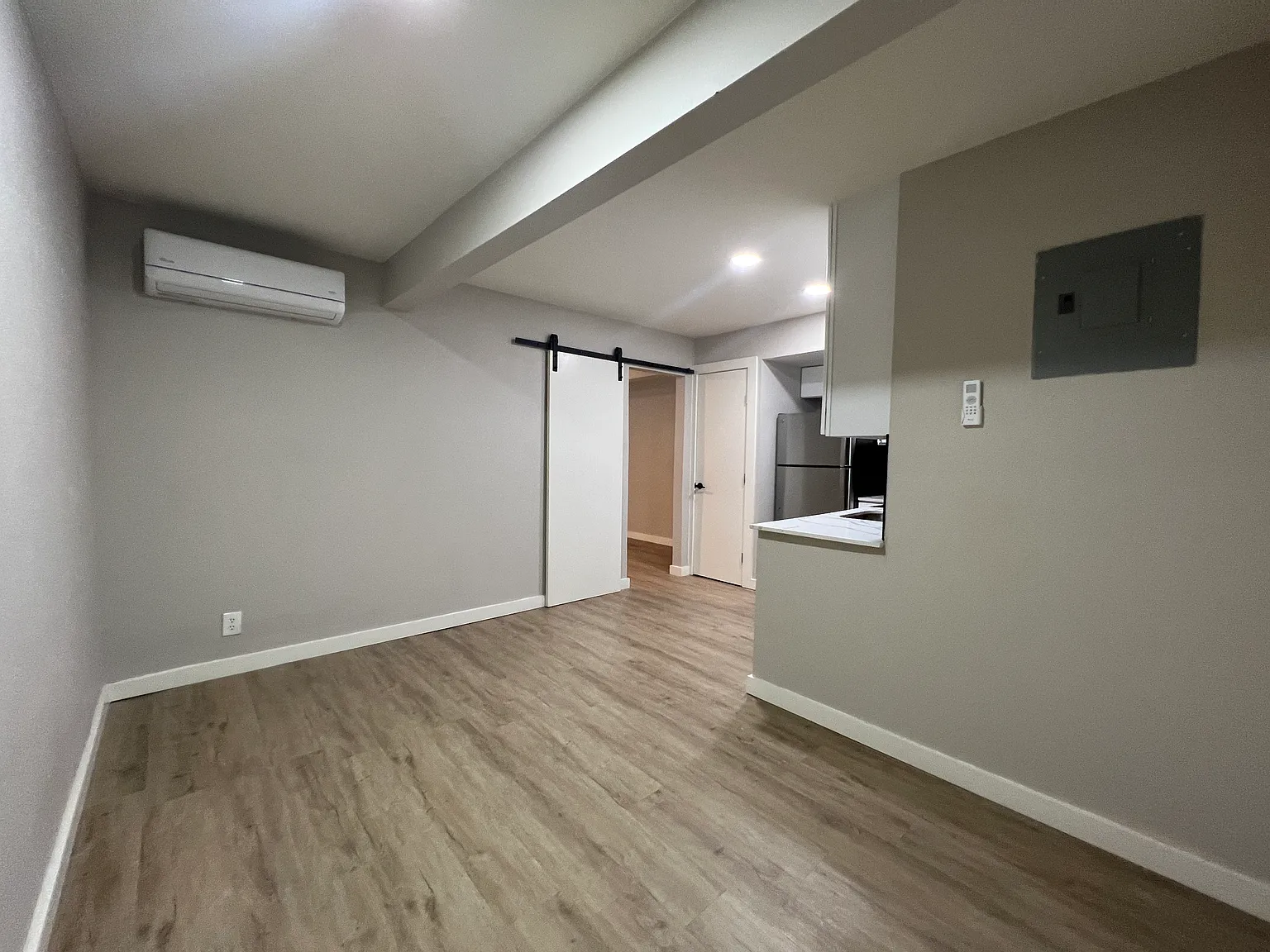 1 bed, 400 sqft, $1,195 — Photo 2
