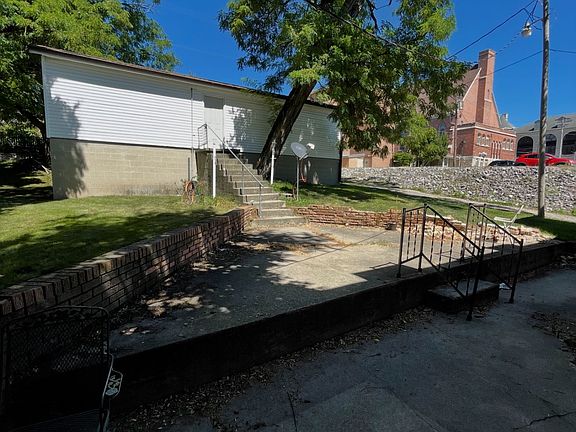 3rd image of 156-158 W Main St #156-1/2