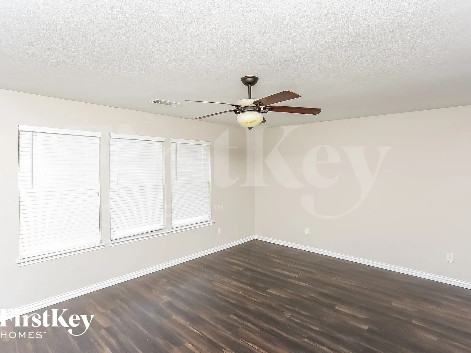 4 bed, 2.5 bath, 3128 sqft, $3,035 — Photo 3