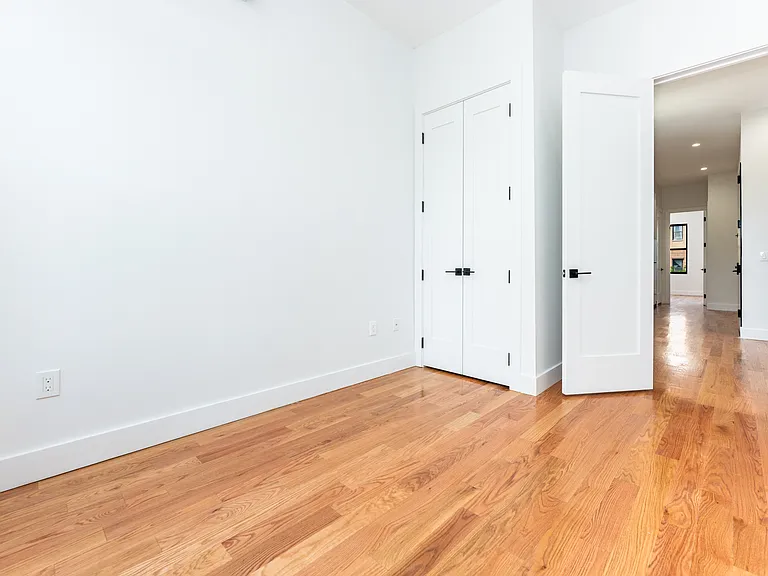 236 Montrose Ave #2A — Photo 7
