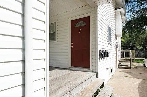 1215 Poyntz Ave Photo 1