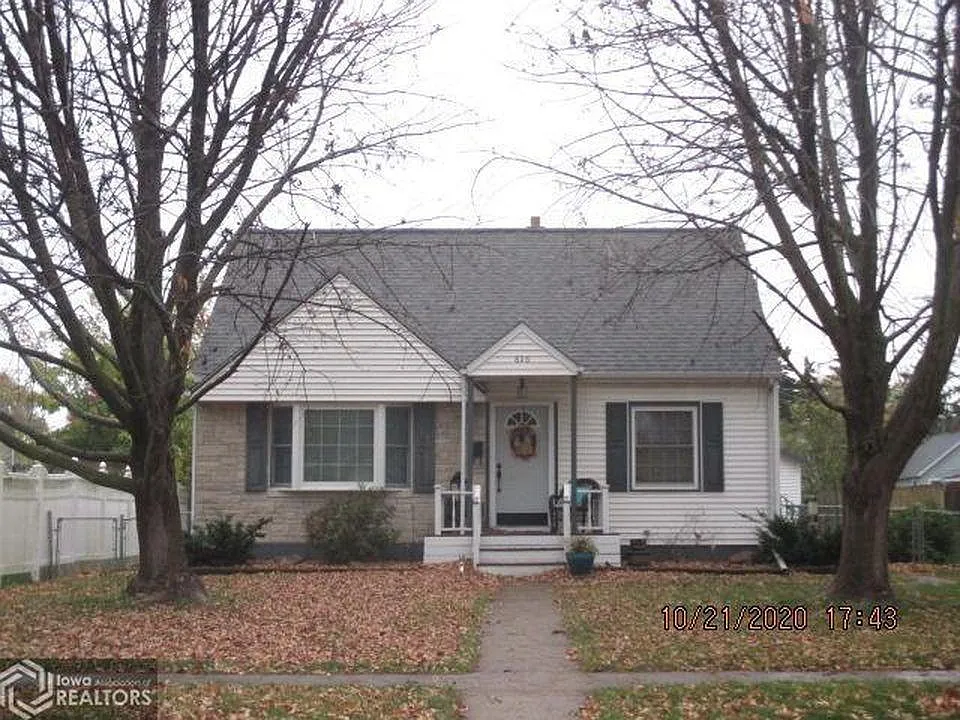 826 Hedge Ave photo 1