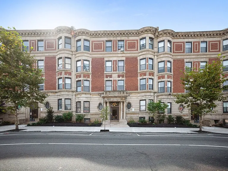The Netherlands Apartments — Photo 18