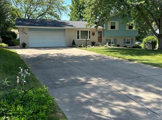 203 Pine Cir, Eureka, IL