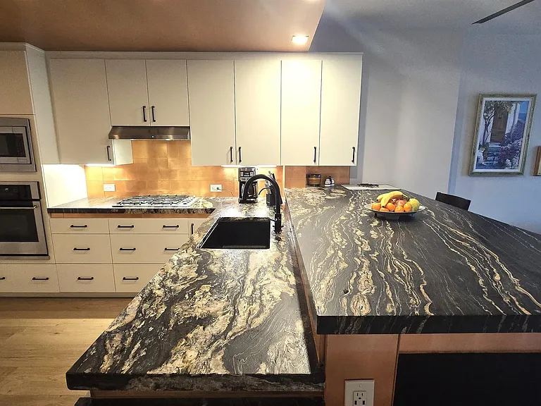 325 7th Ave #1301 — Photo 4