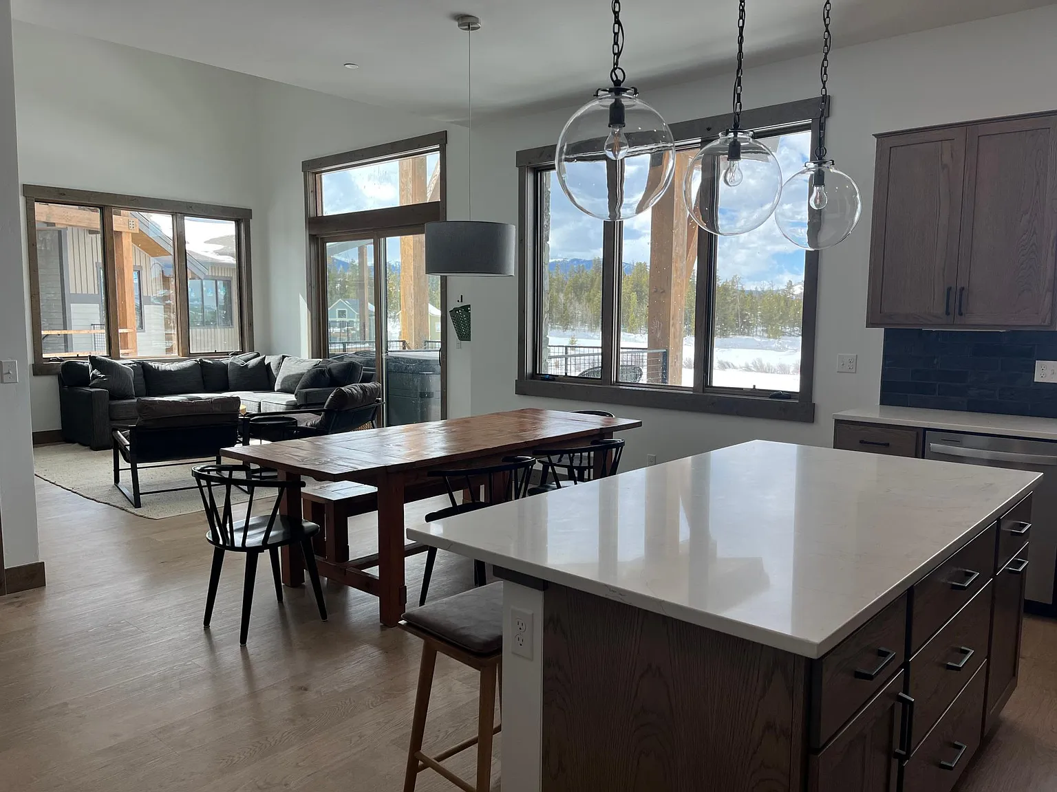 3 bed, 1311 sqft, $3,950 — Photo 1