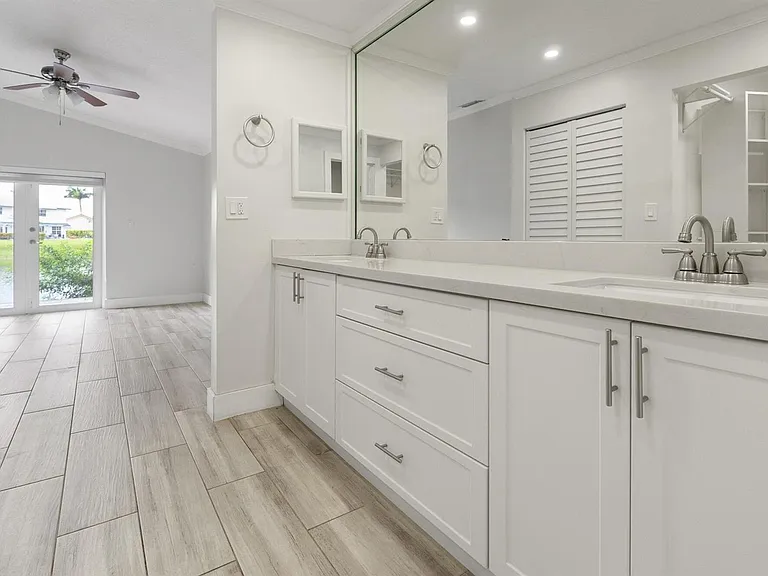 15037 Brighton Ln — Photo 30