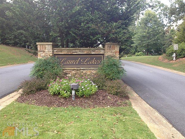 1st image of 14 Laurel Lakes Dr