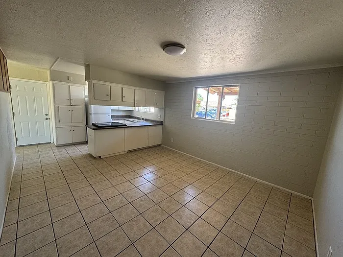 5857 W Coolidge St — Photo 4