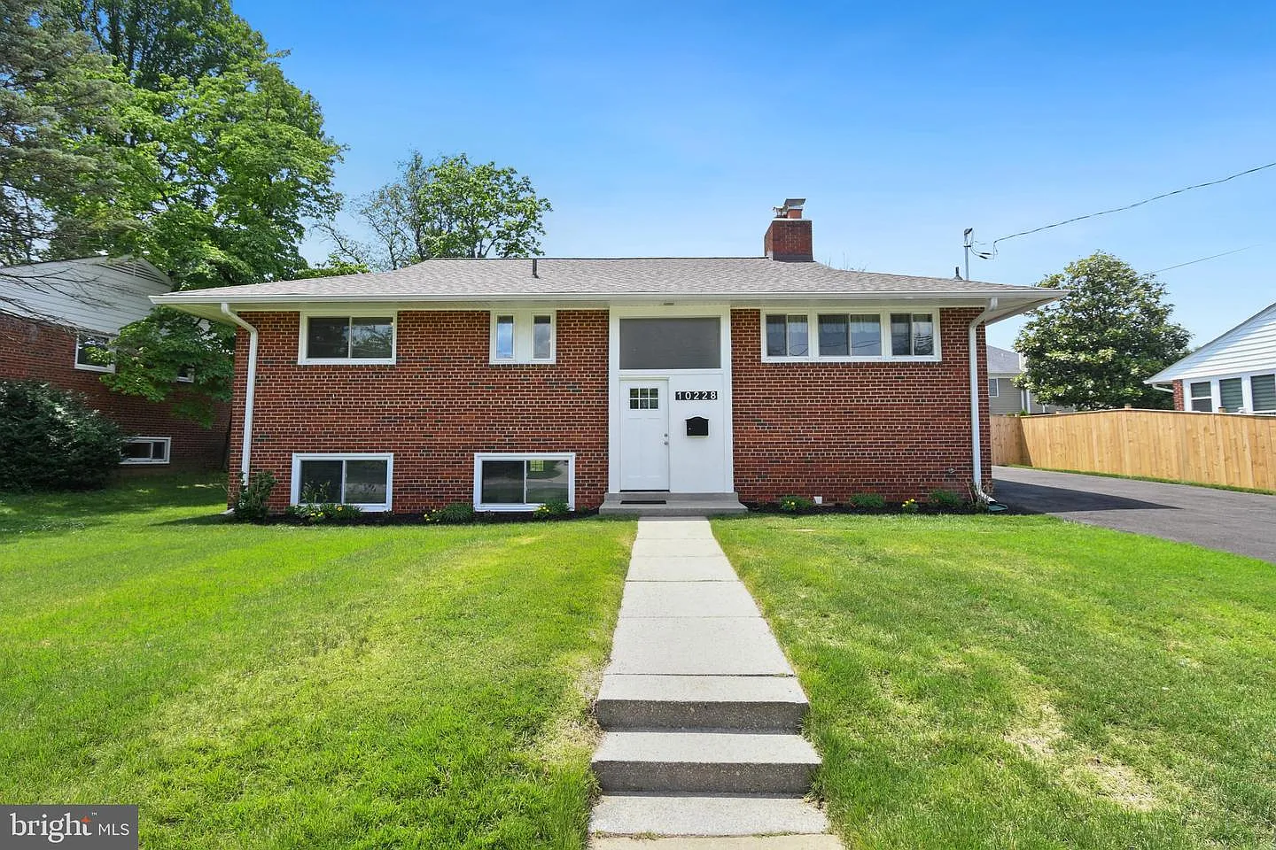 4 bed, 3.0 bath, 2260 sqft, $4,400 — Photo 1
