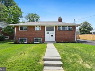 10228 Farnham Dr, Bethesda, MD 20814