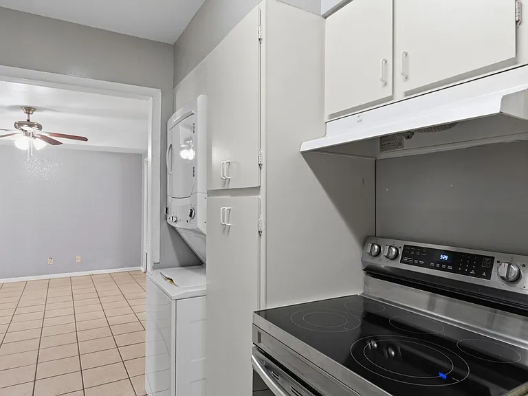100 Royal Way Dr #17C — Photo 14