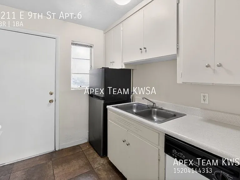 1211 E 9th St #6 — Photo 3