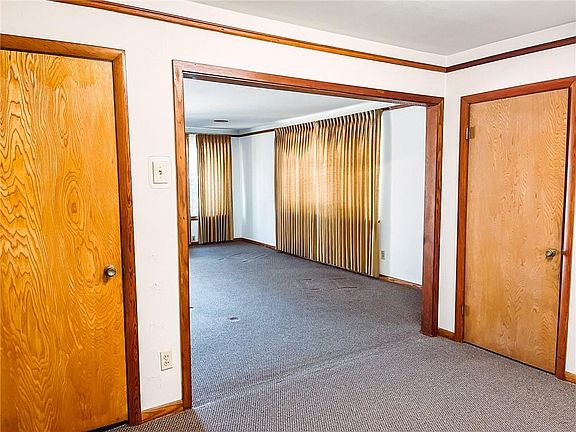 4th image of 1229 Terry St