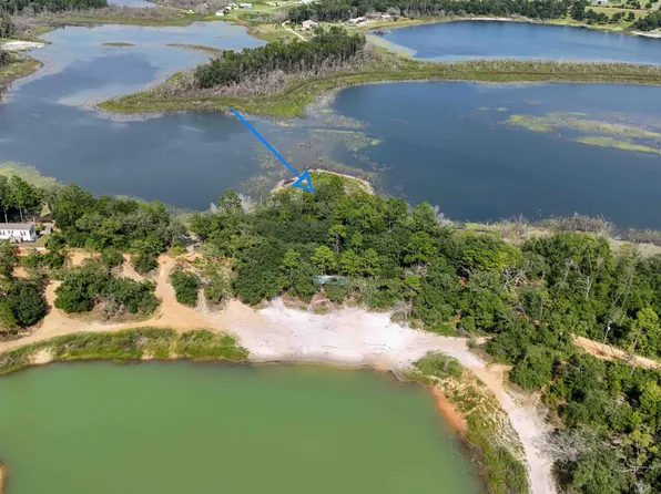 65/66 Woodymarion Dr, Chipley, FL 32428